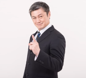 会社から借りた制服は郵送返却で大丈夫ですと説明する脱出24男性スタッフ